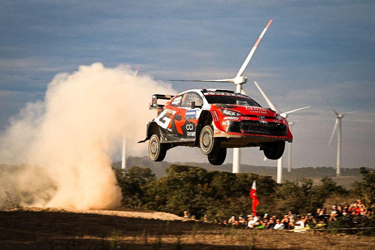 Solberg lidera a los pilotos de Toyota en el Rally Italia Sardegna Solberg lidera a los pilotos de Toyota en el Rally Italia Sardegna