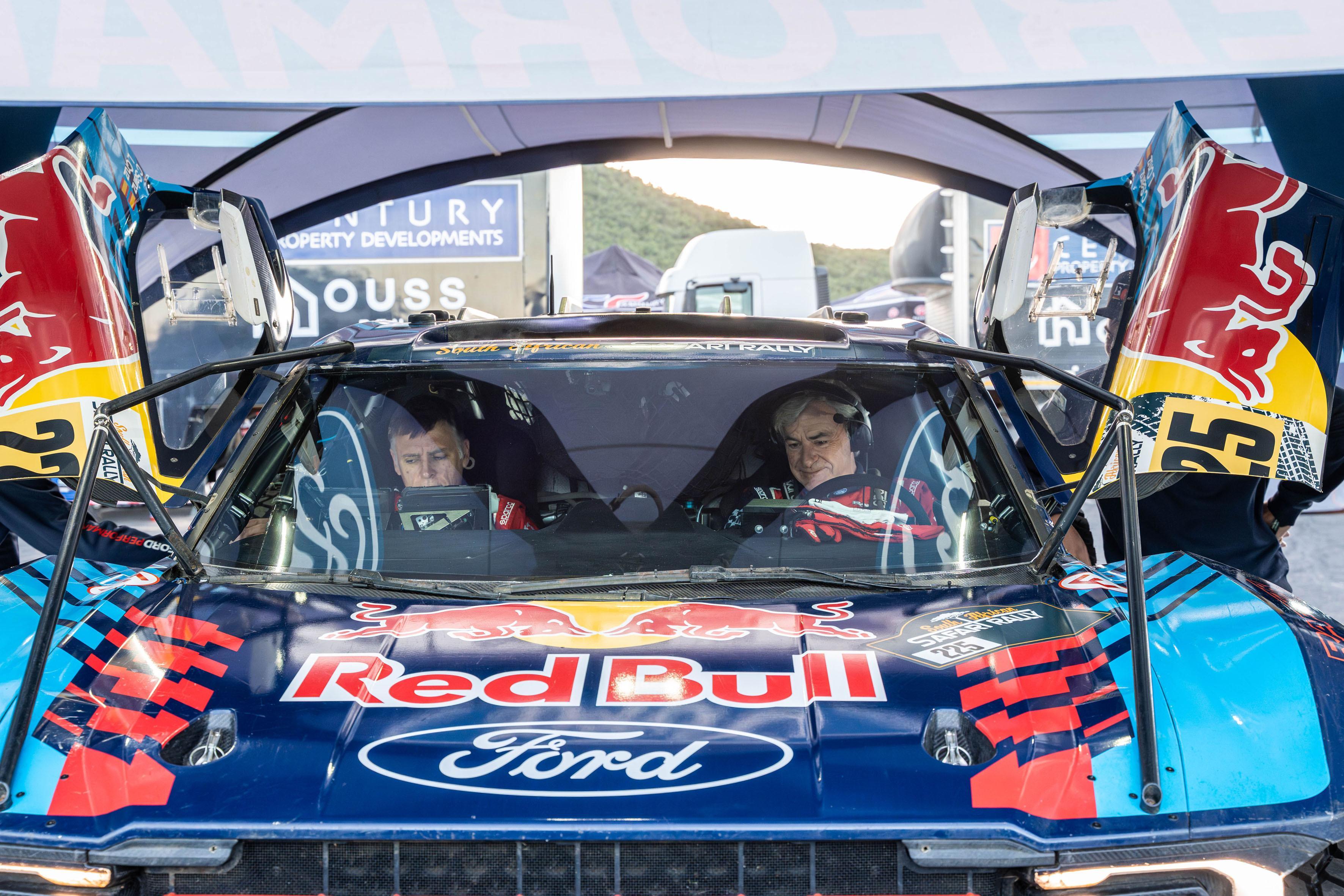 Carlos Sainz presenta el Ford Raptor T1+ Evo para el Dakar 2026