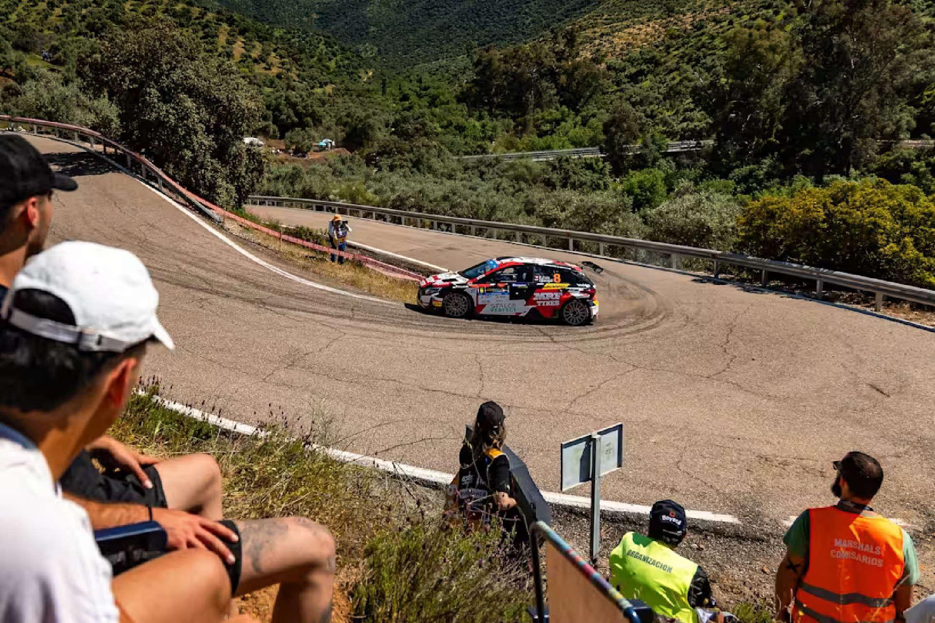 Erik Cais celebra su regreso al ERC con Team MRF Tyres en el Rallye ...
