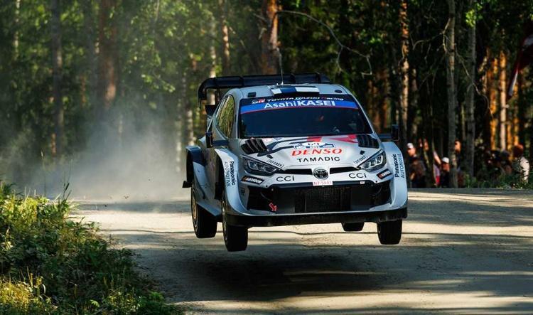 Rovanperä lidera Finlandia con rivales pisando fuerte en la primera etapa