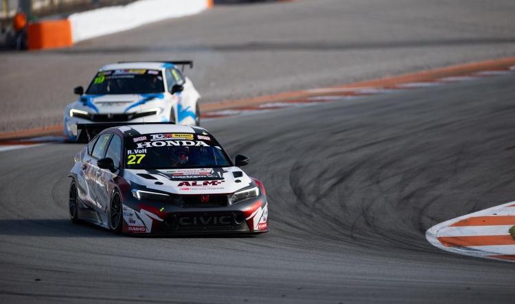 Volt domina la pretemporada del TCR Spain con doblete en Valencia