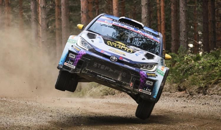 Korhonen gana épico duelo generacional en WRC2 del Rally Finlandia