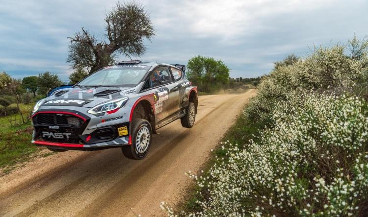 Gil Membrado hace historia al ganar el Rallye de Cáceres