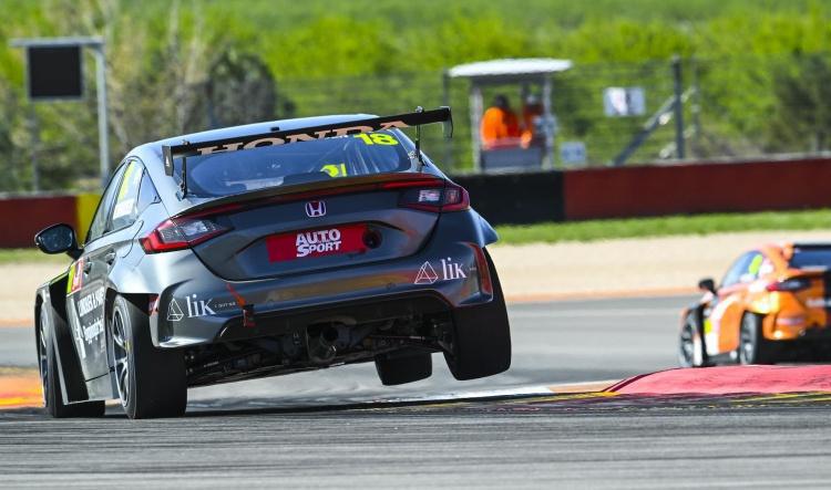 Halder marca el ritmo y Markussen alcanza su primer triunfo en TCR