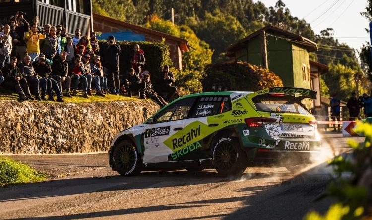José Antonio Suárez gana los cinco tramos del Rallye Villa de Llanes 