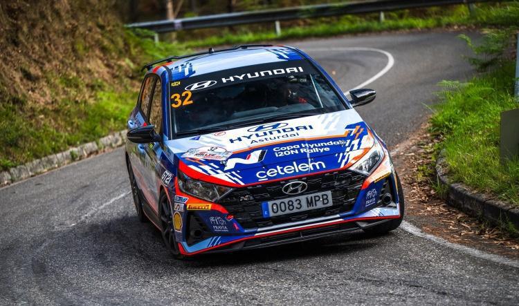 Adrián Blanco conquista su primera victoria en la Copa Hyundai i20N