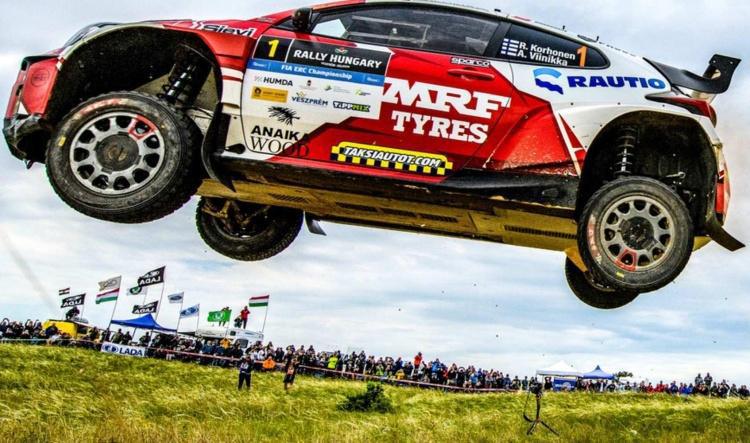 Roope Korhonen conquista el ERC en Hungría tras el drama de Mabellini