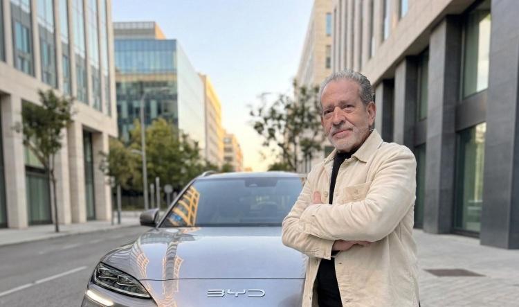 El artista dEmo colabora con BYD y DENZA en España