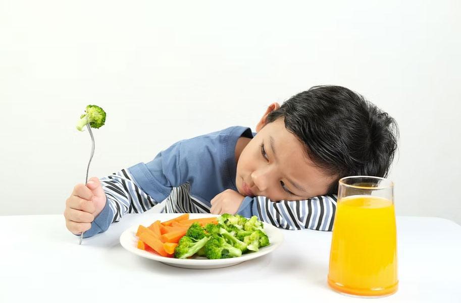 5 Simple Ways to Help Your Picky Eater Try New Foods