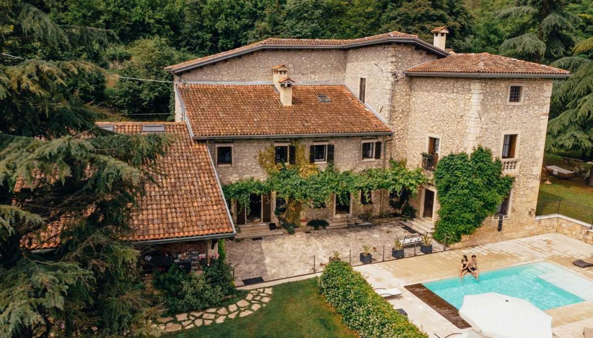 Affascinante villa in pietra con piscina a Cannara (PG) Affascinante villa in pietra con piscina a Cannara (PG)