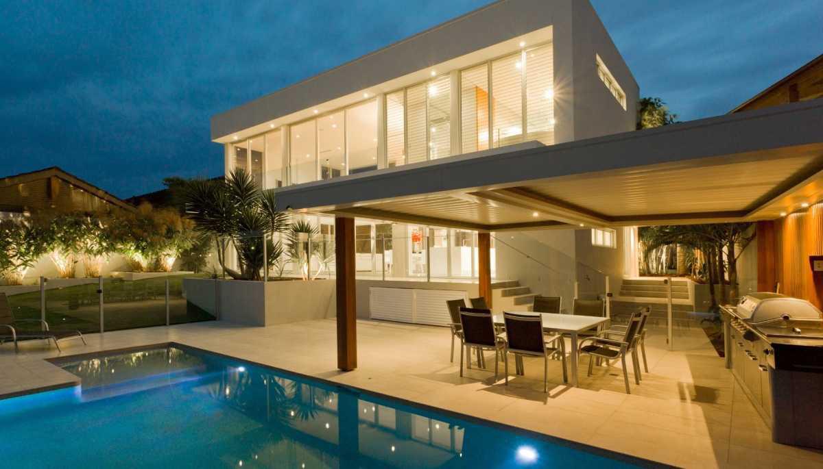 Villa moderna con piscina e giardino – Nocera Umbra (PG) Villa moderna con piscina e giardino – Nocera Umbra (PG)