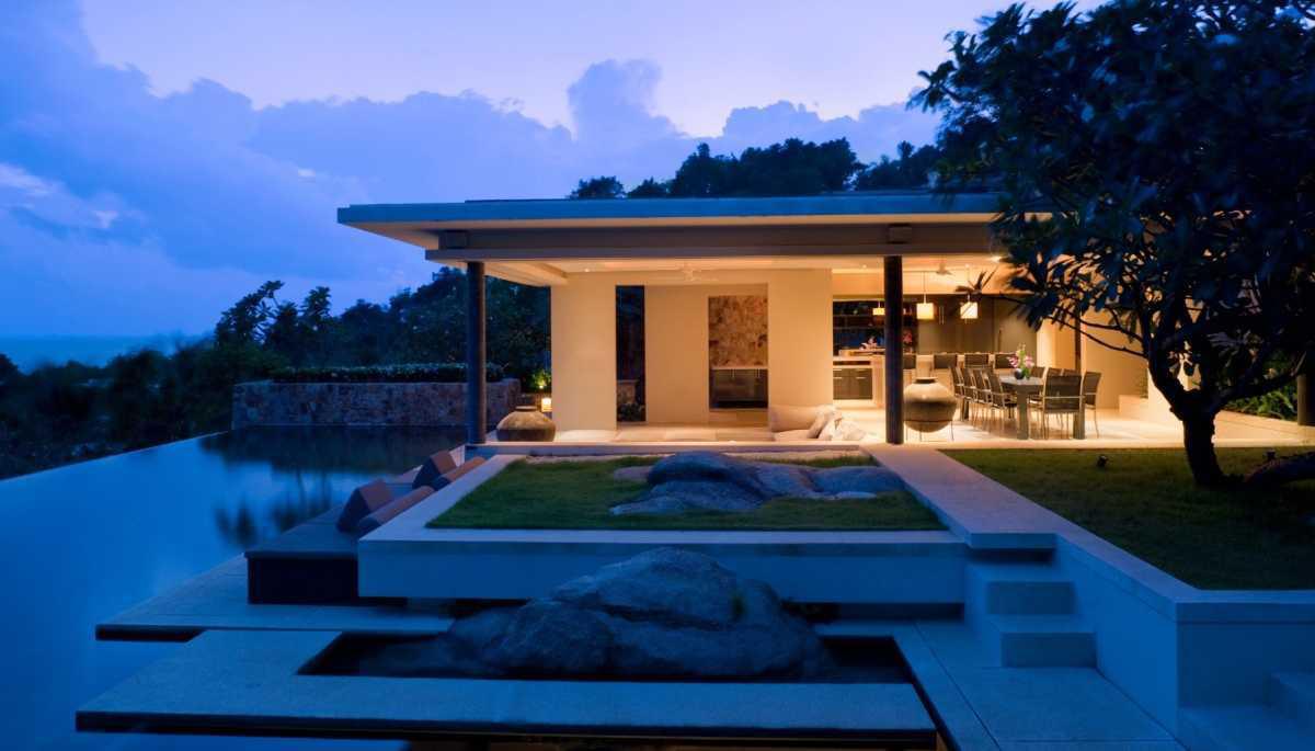 Villa moderna con piscina a sfioro e vista panoramica – Colombella (PG) Villa moderna con piscina a sfioro e vista panoramica – Colombella (PG)