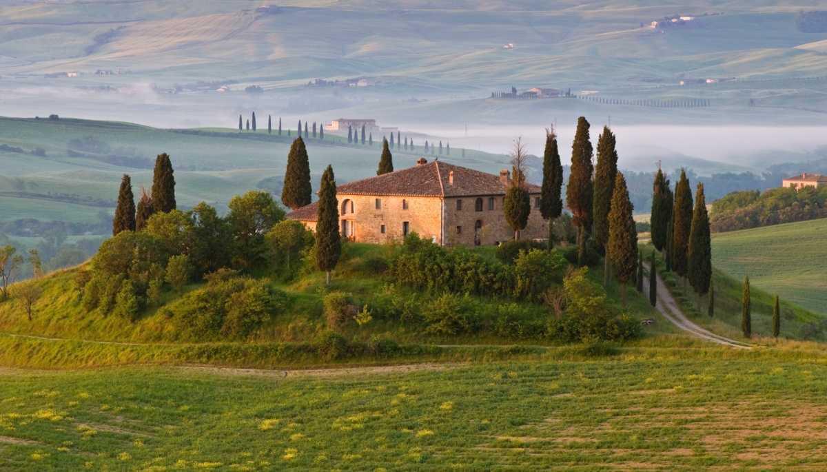 Casale storico in pietra con vista panoramica – Deruta (PG) Casale storico in pietra con vista panoramica – Deruta (PG)