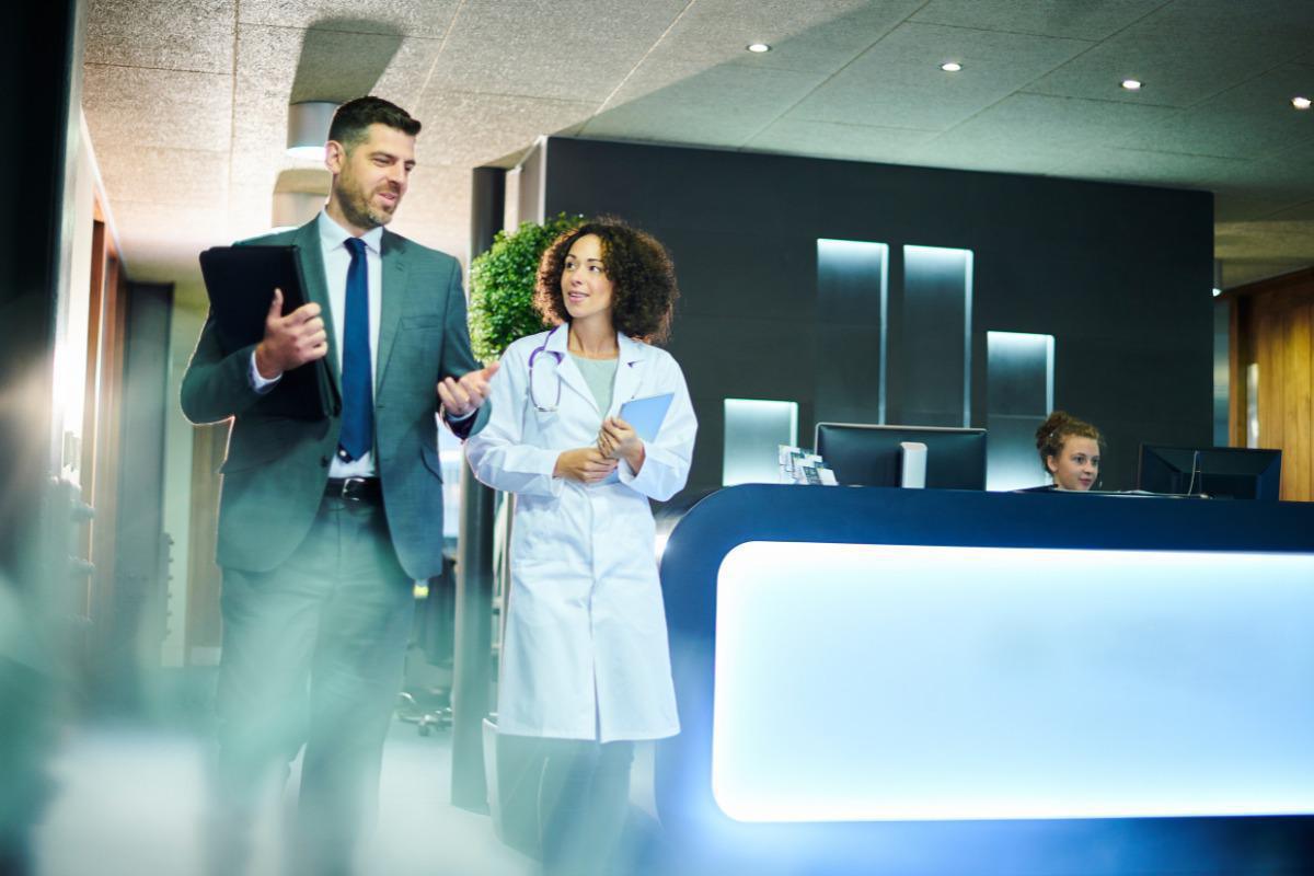 Luce sulla Farmacogenomica: Illuminare il Futuro della Terapia Personalizzata Luce sulla Farmacogenomica: Illuminare il Futuro della Terapia Personalizzata