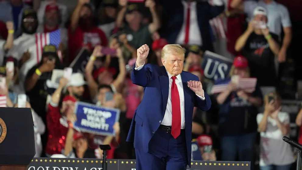 ترامب يحتفل بمئة يوم من ولايته الرئاسية في ميشيغان وسط حشد من المؤيدين