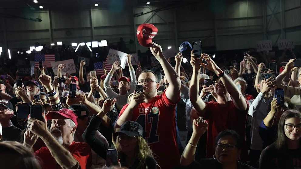 ترامب يحتفل بمئة يوم من ولايته الرئاسية في ميشيغان وسط حشد من المؤيدين ترامب يحتفل بمئة يوم من ولايته الرئاسية في ميشيغان وسط حشد من المؤيدين