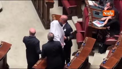 شبح في البرلمان الإيطالي يعطل الجلسة! شبح في البرلمان الإيطالي يعطل الجلسة!