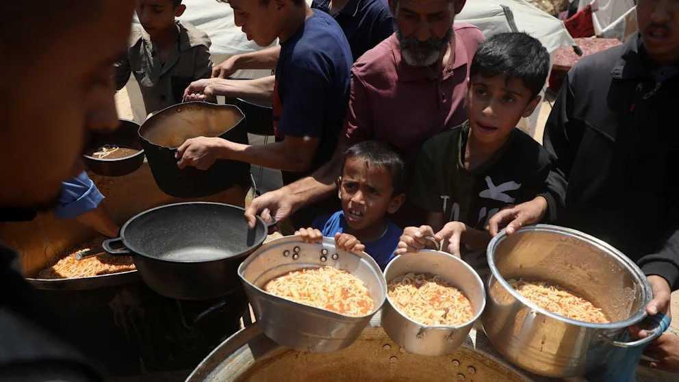 تعثر المساعدات في غزة: تحليل الواقع الميداني