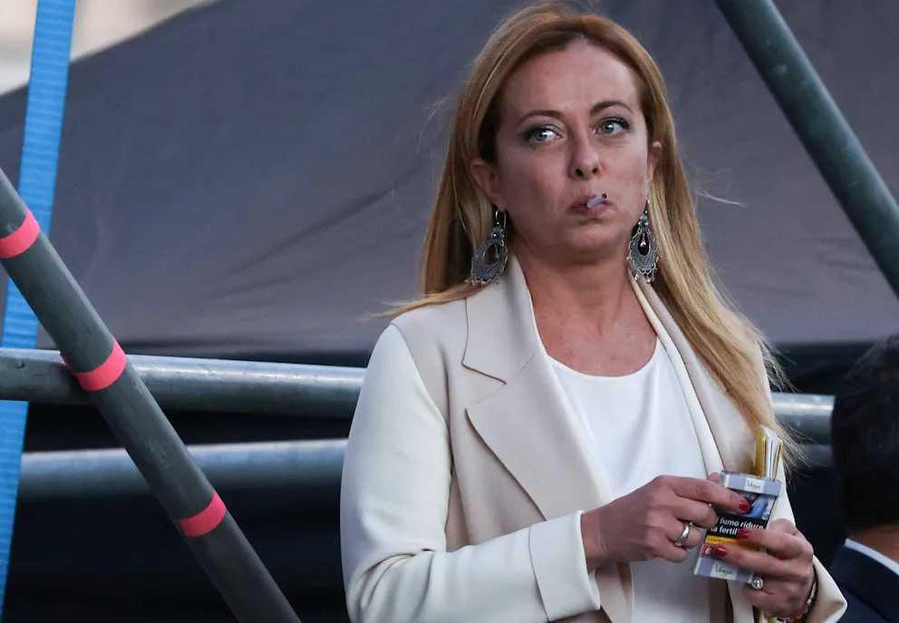 نقاش حول تدخين رئيسة وزراء إيطاليا وسط توجه أوروبي لحظر السجائر نقاش حول تدخين رئيسة وزراء إيطاليا وسط توجه أوروبي لحظر السجائر