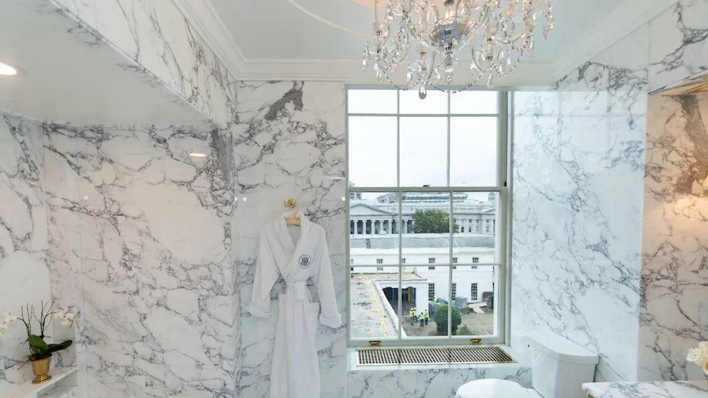 ترامب يجدد حمّام لينكون في البيت الأبيض بالرخام والذهب