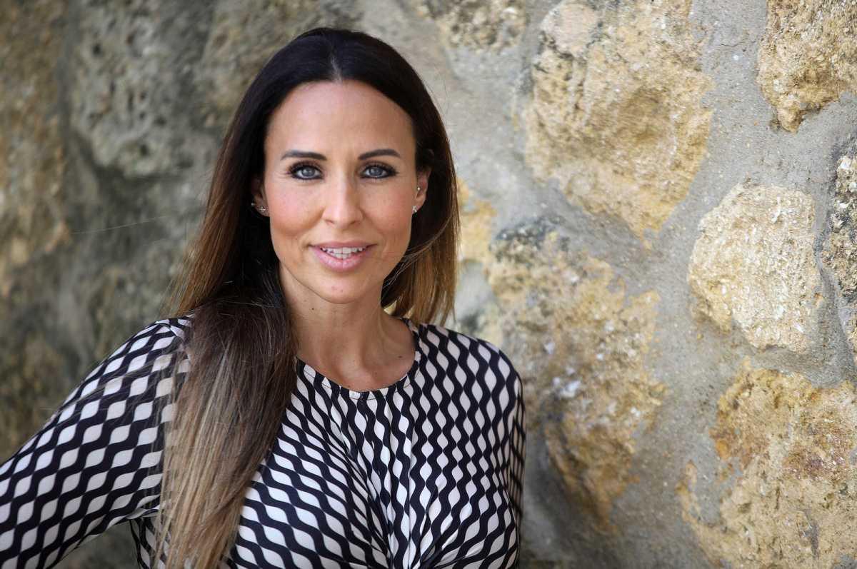 ANA DE CARO ANA DE CARO