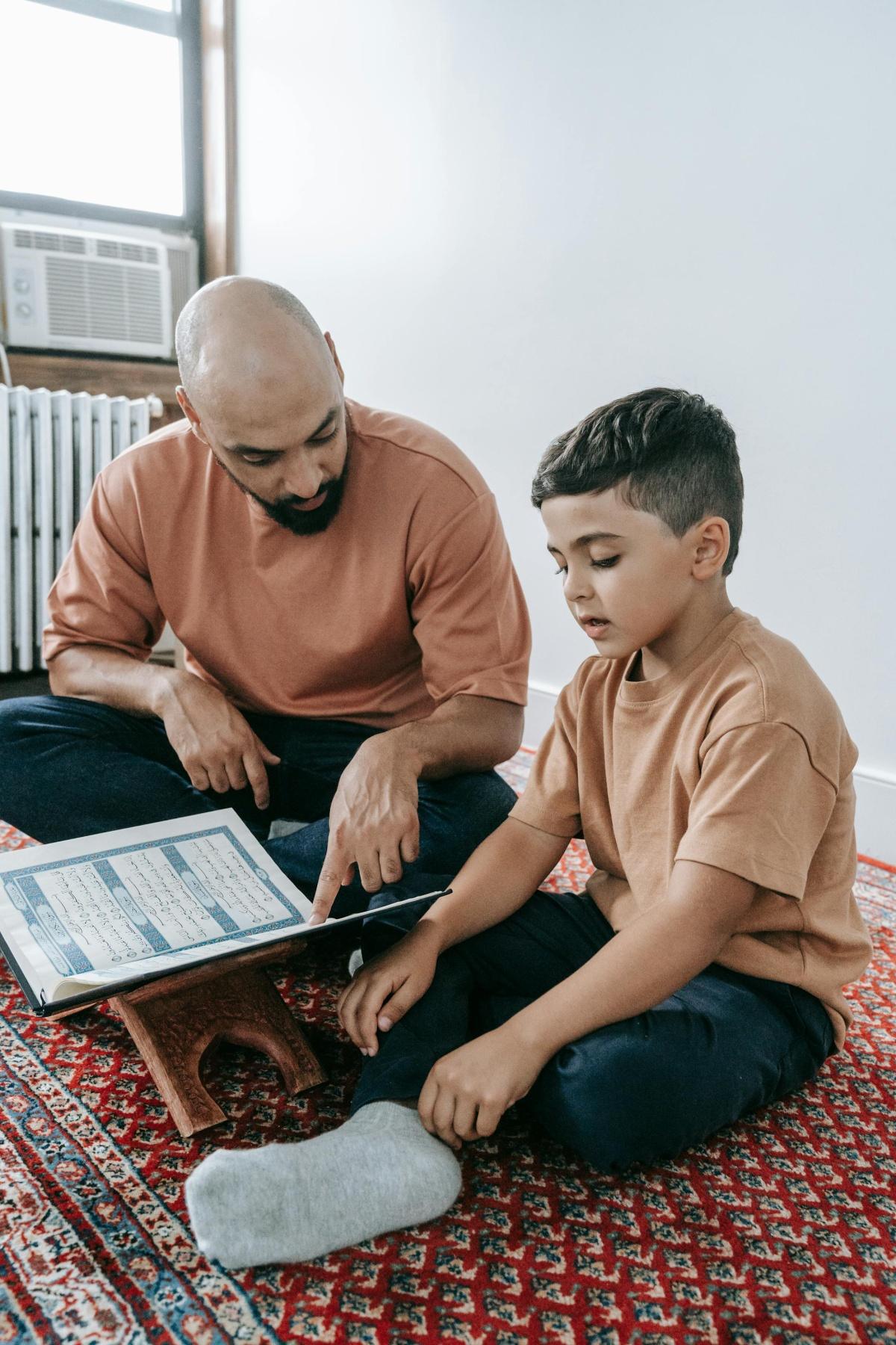 Comment aider vos enfants à mémoriser le Coran efficacement ?