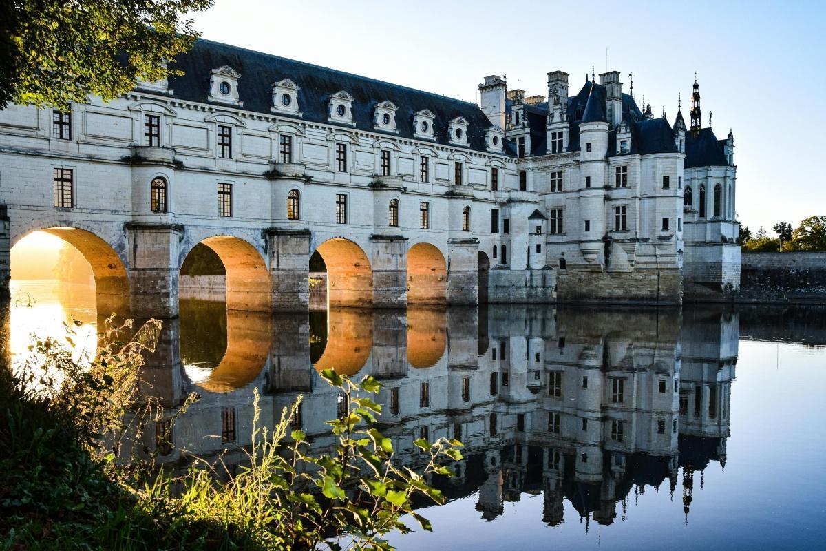 The yachting French touch: excellence & art du service à la française