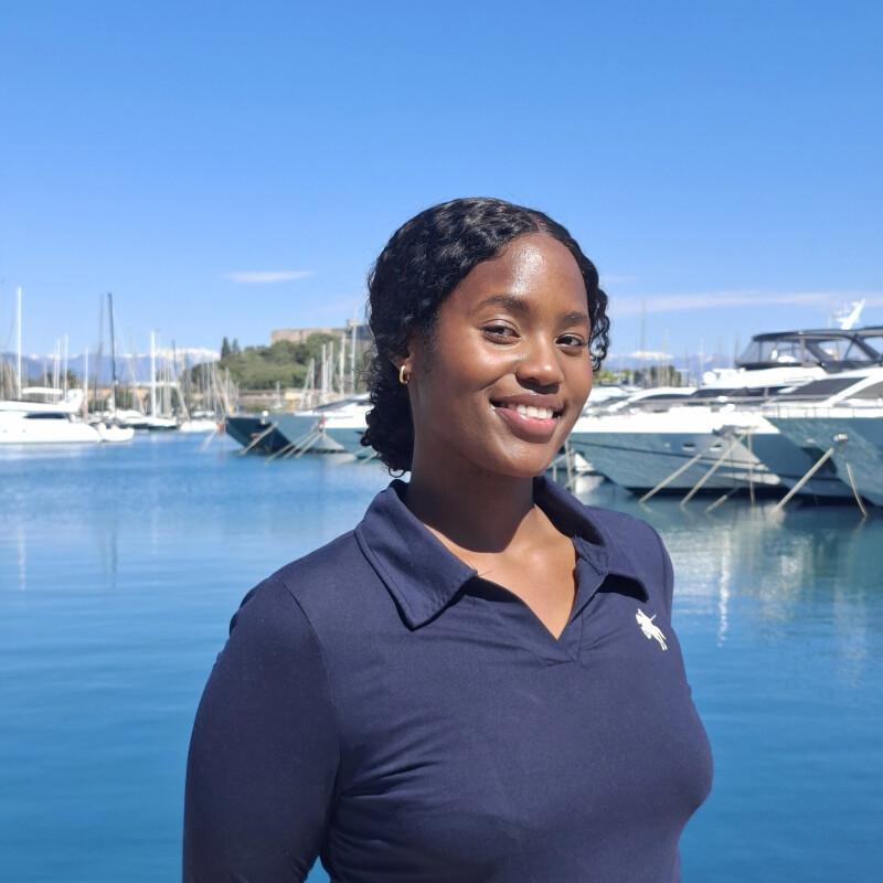 Angol Soraïa - Qualified Stewardess Angol Soraïa - Qualified Stewardess