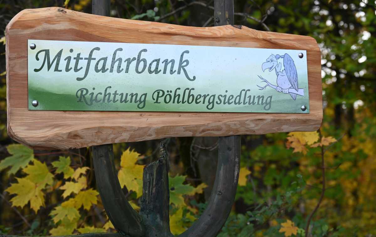 Neue Mitfahrbänke in Geyersdorf schaffen Verbindung zwischen Pöhlbergsiedlung und Stadtzentrum Neue Mitfahrbänke in Geyersdorf schaffen Verbindung zwischen Pöhlbergsiedlung und Stadtzentrum