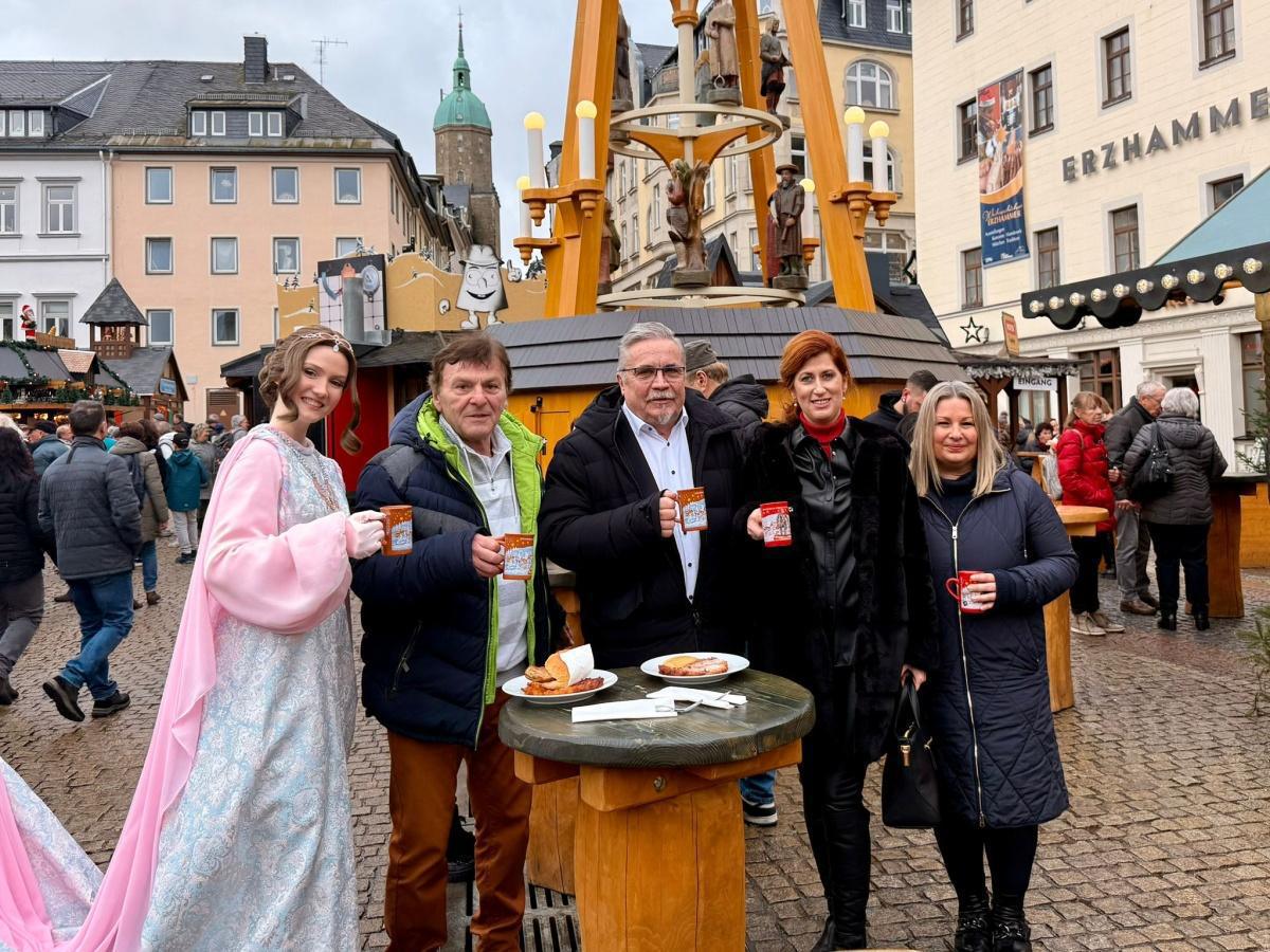 Pavel Trávníček zurück in Annaberg-Buchholz!* Heute war der „Aschenbrödel“-Prinz gemeinsam mit seiner Frau Monika erneut zu Gast in unserer Stadt.