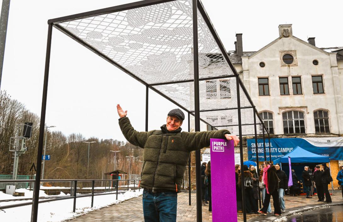 Erfolgreiche Einweihung des PURPLE PATH-Kunstwerkes „Braided Journey“ am Unteren Bahnhof in Annaberg-Buchholz