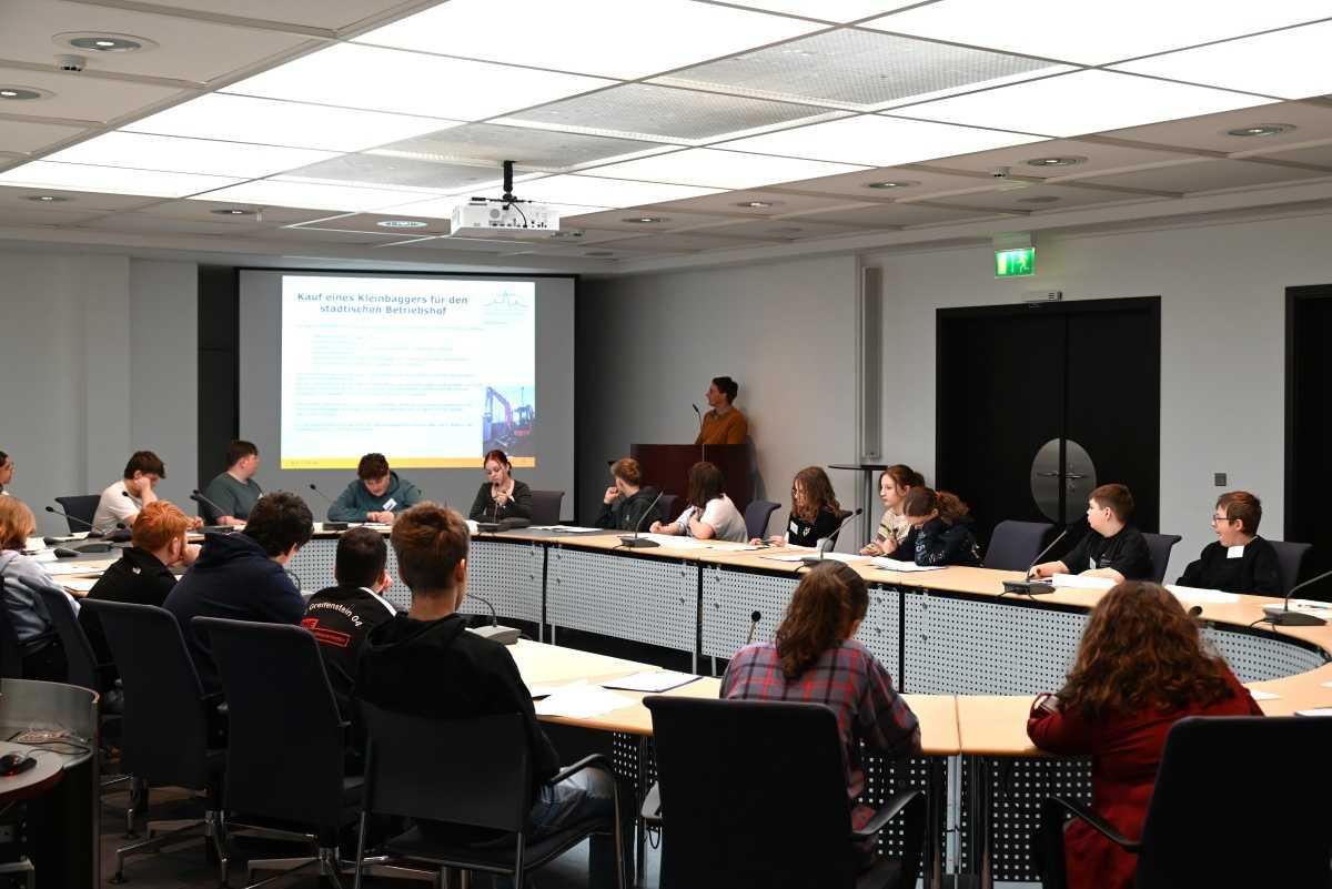 „KOMM UNd mAch maL POLITIK!“: Workshop bringt frischen Schwung für den kommenden Jugendstadtrat „KOMM UNd mAch maL POLITIK!“: Workshop bringt frischen Schwung für den kommenden Jugendstadtrat