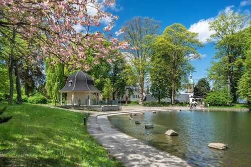 Saisonale Regelung in städtischen Grünanlagen vom 1. April bis 31. Oktober Saisonale Regelung in städtischen Grünanlagen vom 1. April bis 31. Oktober