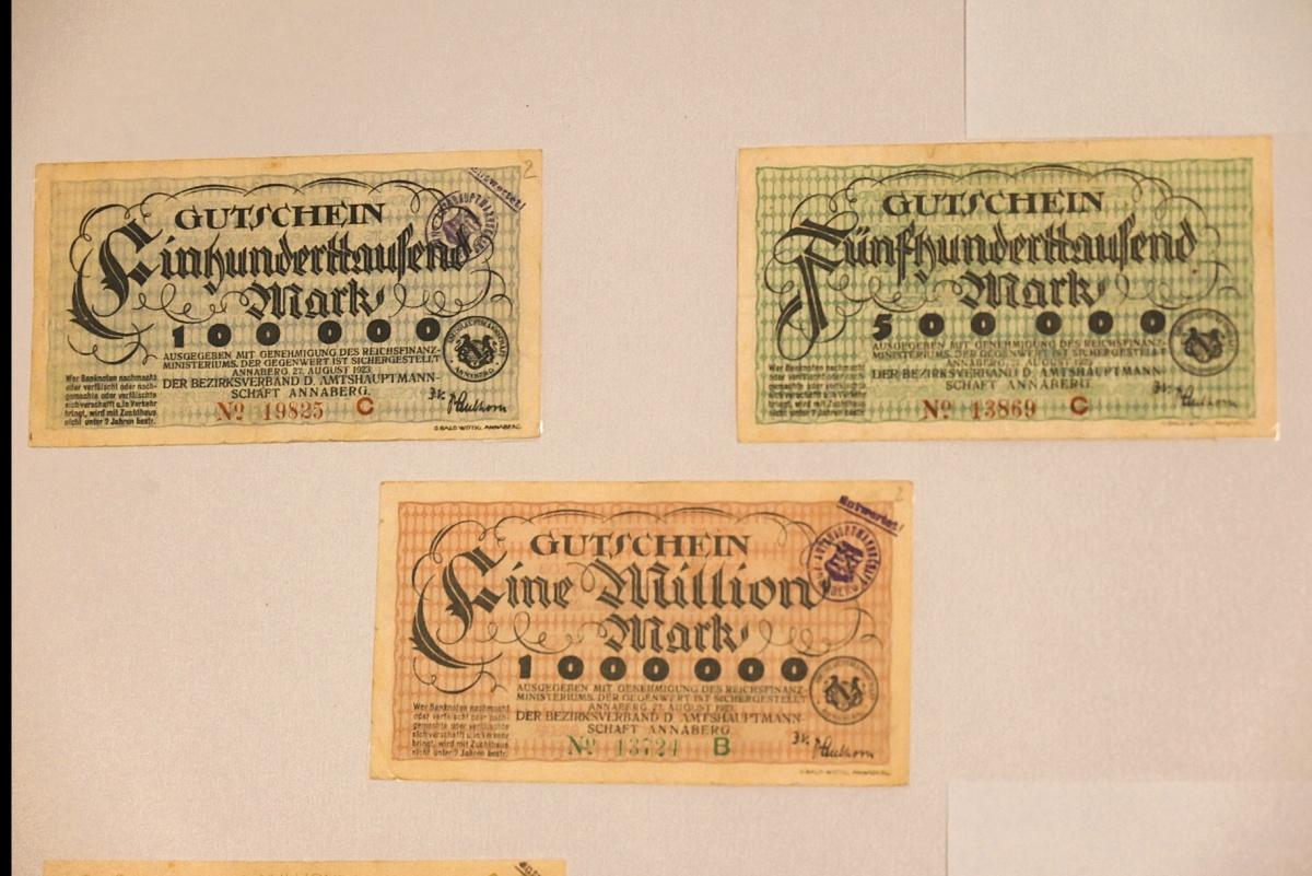 Wertvolle Sammlung an historischem Notgeld an die Stadt Annaberg-Buchholz übergeben