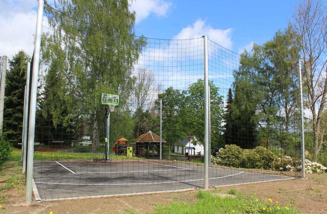 Neues Streetballfeld in Geyersdorf lädt Jugendliche zum Spielen ein