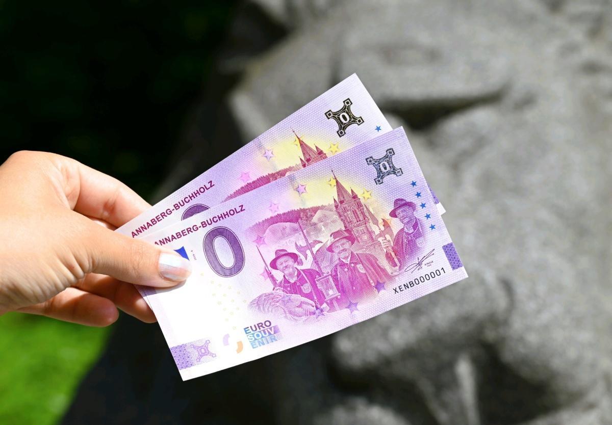 Große Freude bei den Annaberg-Buchholzer Nachtwächtern: Buchholz erhält eigenen Null-Euro-Souvenir-Schein