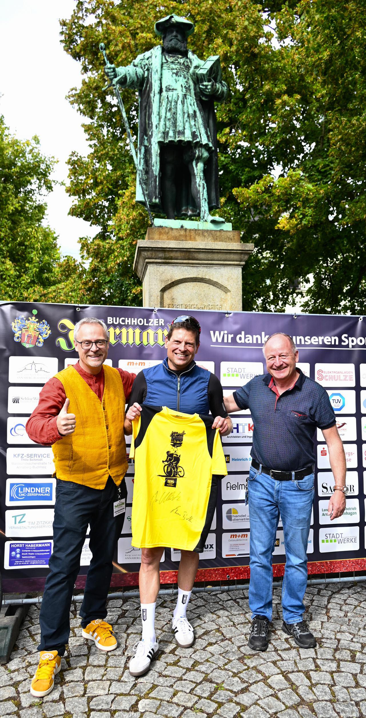 Übergabe Sondertrikot an Jan Ullrich 