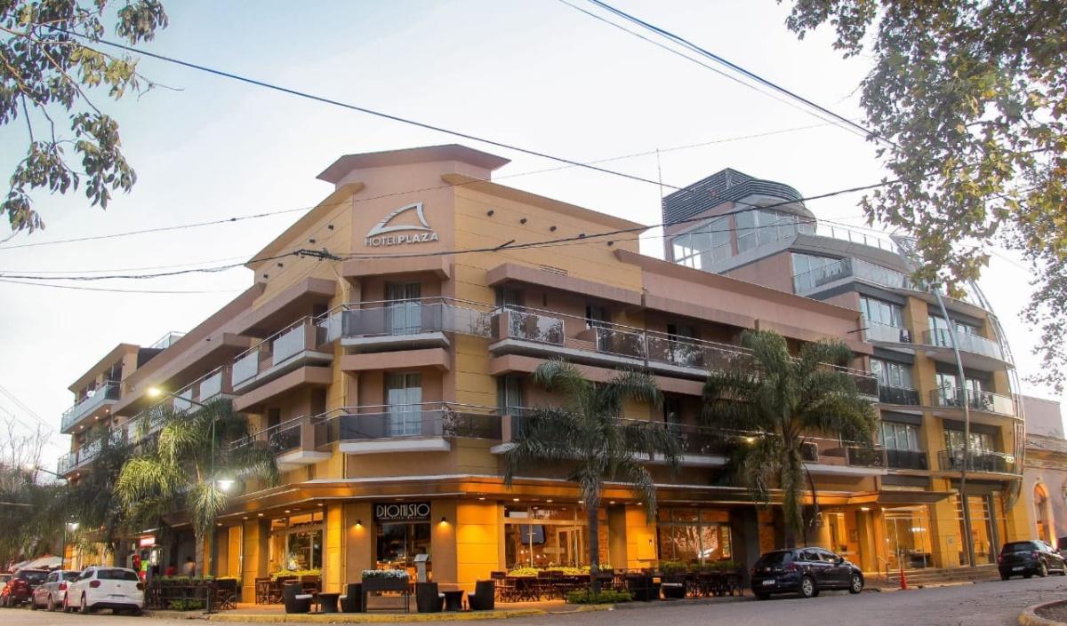 La "Woopymanía" conquista Colón: cómo el restaurante Dionisio se volvió fan del Club Woopy