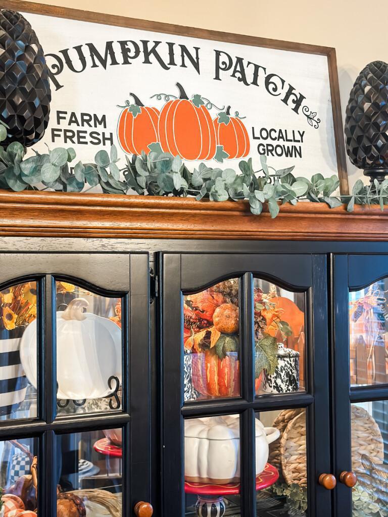 how to decorate for fall using black + white, a mayfield, ky home tour (part two)