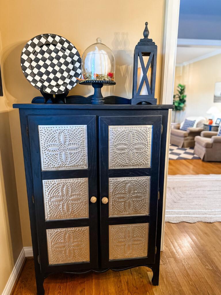 how to decorate for fall using black + white, a mayfield, ky home tour (part two)