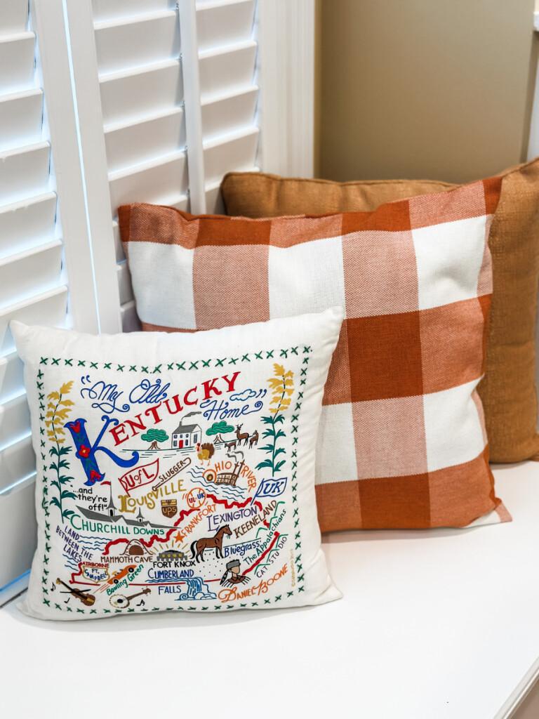 how to decorate for fall using black + white, a mayfield, ky home tour (part two)