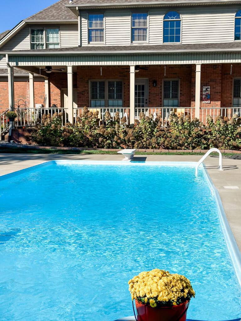 how to decorate for fall using black + white, a mayfield, ky home tour (part two) how to decorate for fall using black + white, a mayfield, ky home tour (part two)