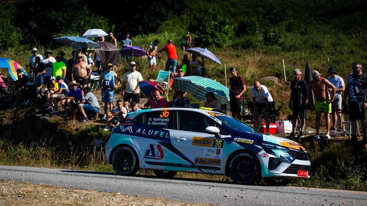 El Rías Baixas desafía al calor: Máxima igualdad en los trofeos y cunetas abarrotadas