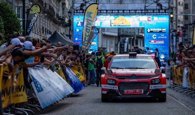 VIigo acoge una calurosa y emotiva ceremonia de salida del 58 Rallye Recalvi Rías Baixas