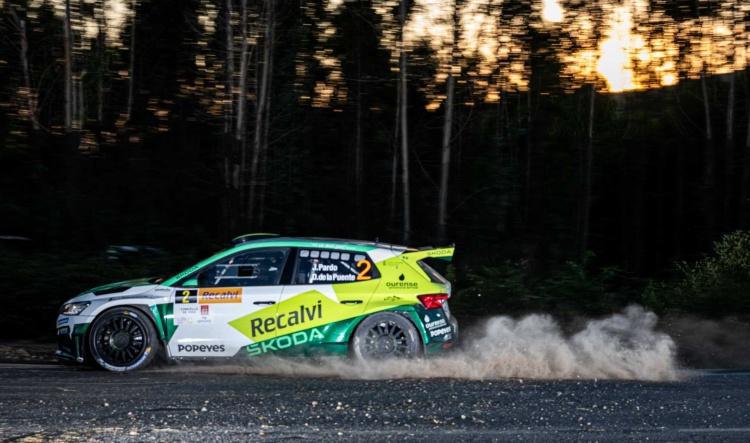 Javier Pardo y David de la Puente duermen líderes del Rallye Recalvi Rías Baixas