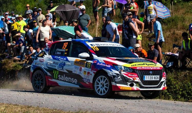 El Rías Baixas desafía al calor: Máxima igualdad en los trofeos y cunetas abarrotadas