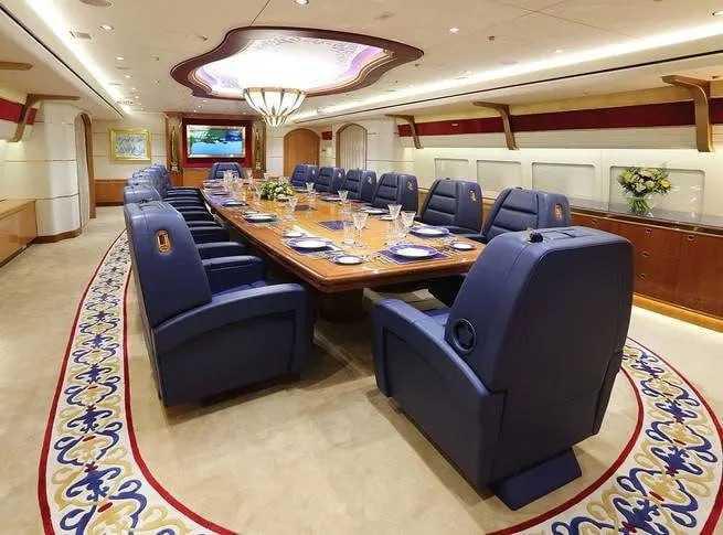 ترامب يشتري طائرة مستعملة من شيوخ الشرق الأوسط