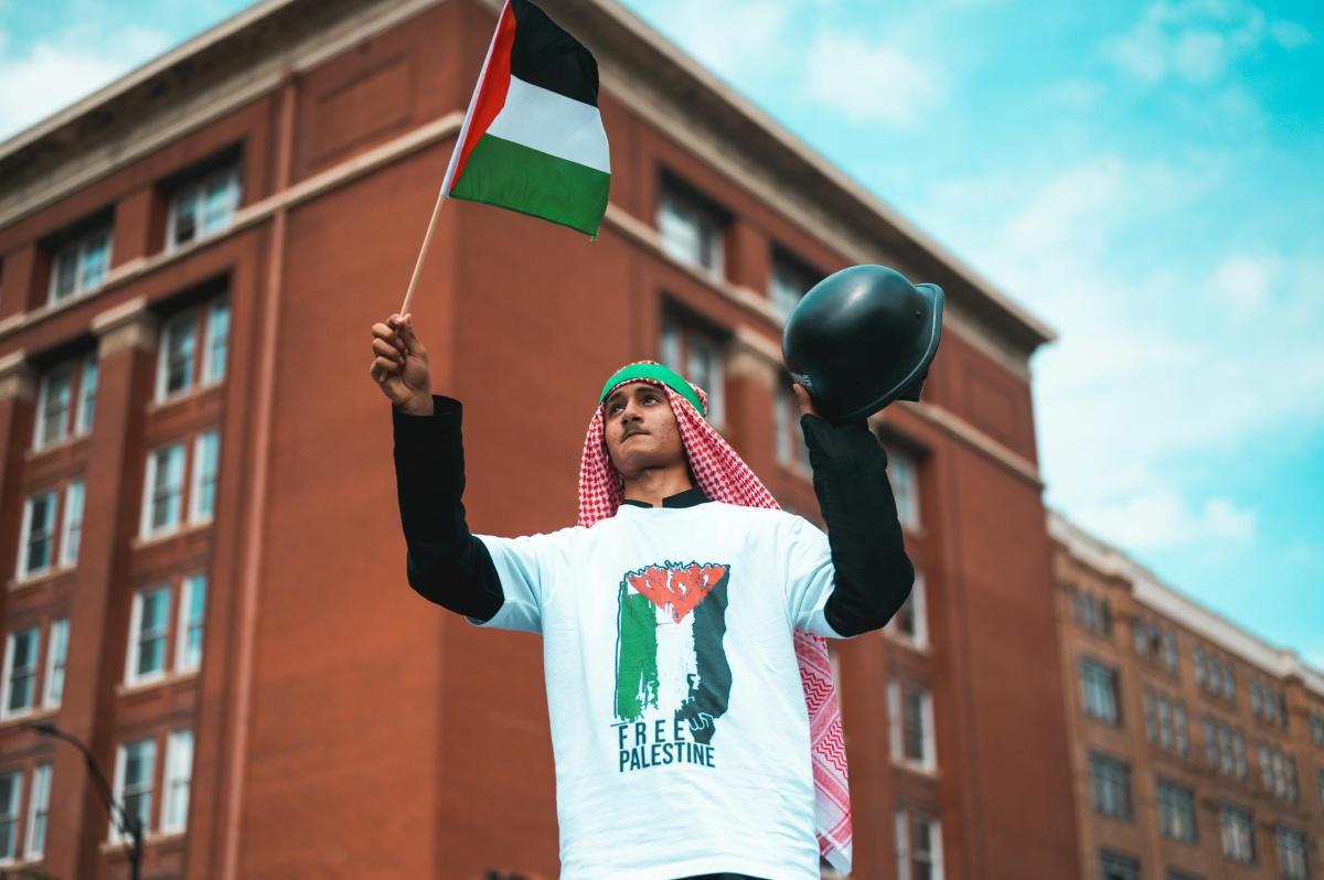 خطباء الحماسة وبيوت السلامة 
