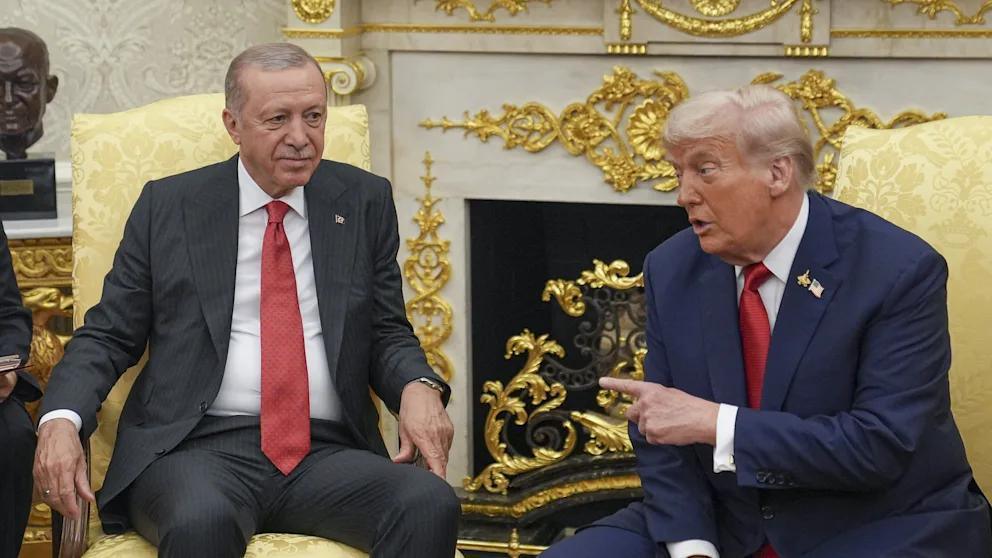ترامب يسخر من أردوغان: "خبير في تزوير الانتخابات" ترامب يسخر من أردوغان: "خبير في تزوير الانتخابات"