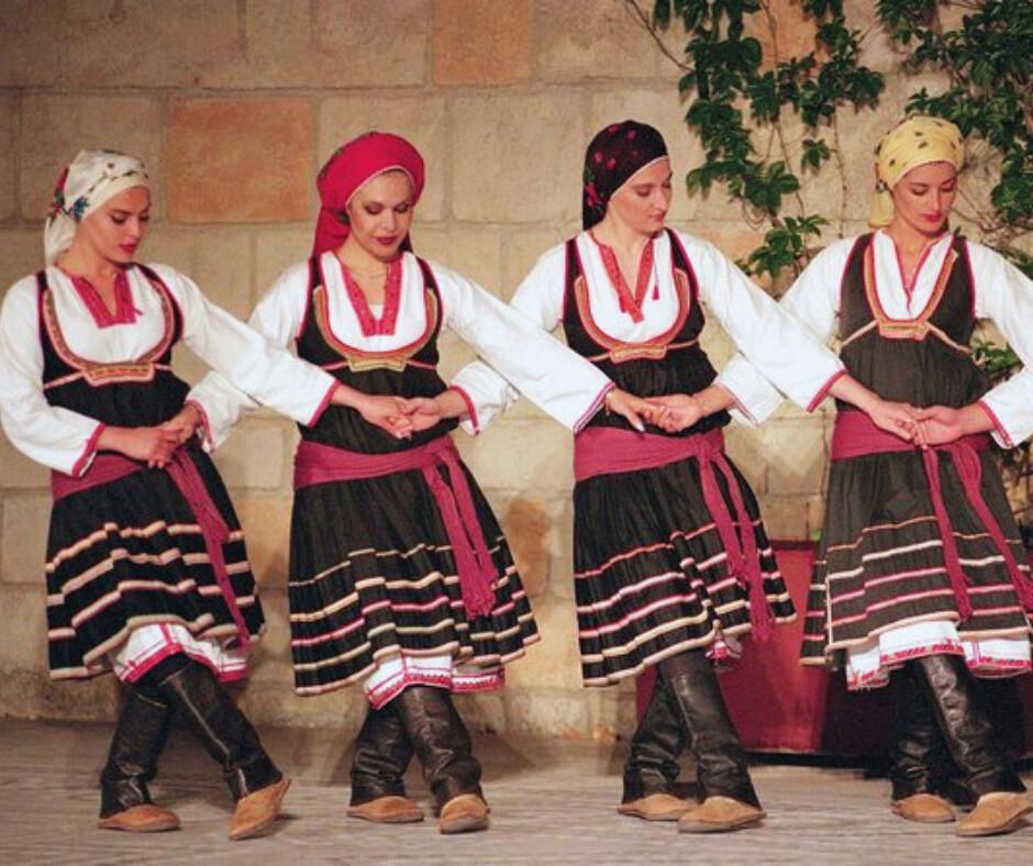 La Danza Greca: Tradizione, Cultura e Passione La Danza Greca: Tradizione, Cultura e Passione